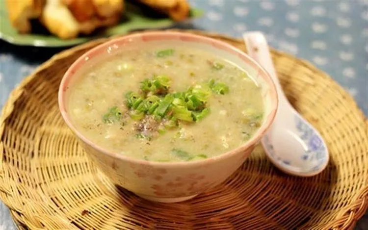 ข้าวตุ๋นปลากะพงถั่วเขียวช่วยให้เด็กเล็กเพิ่มน้ำหนักและพัฒนาสมอง